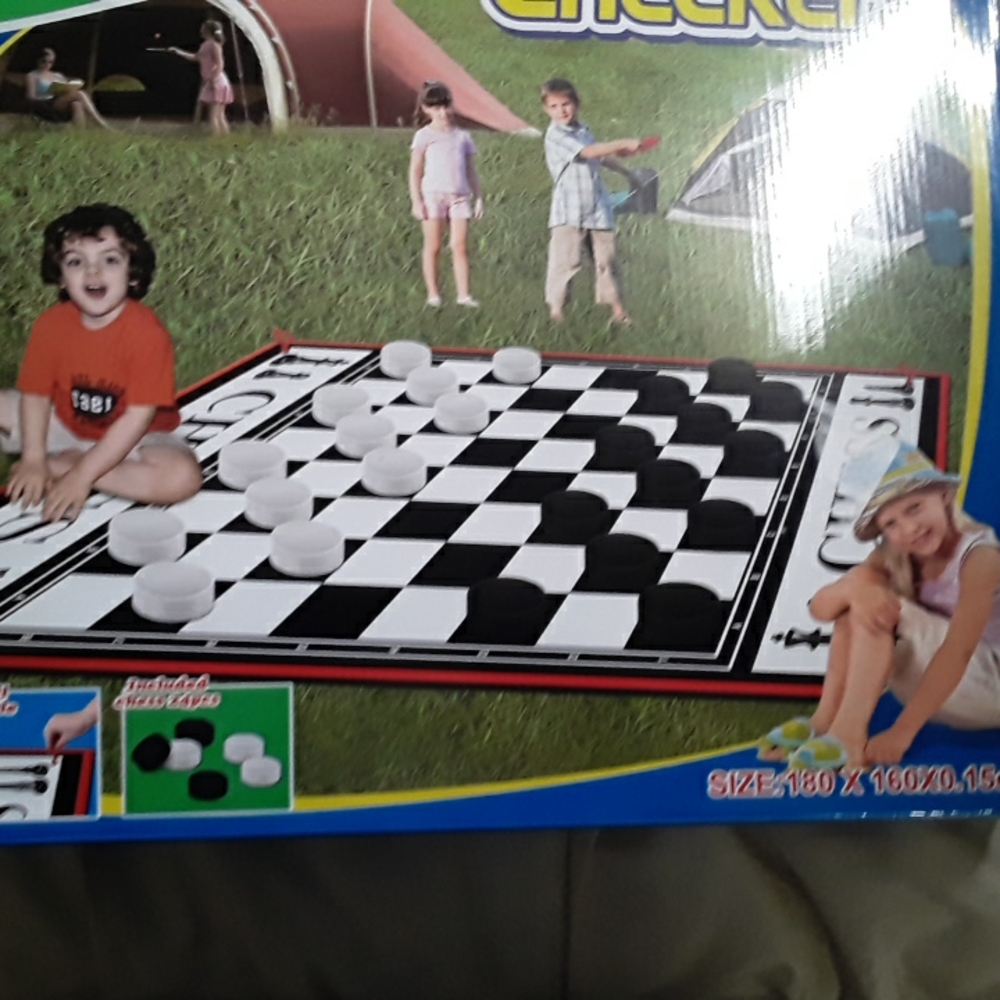 Giant yard checkers  game